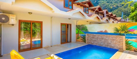 Beautiful villa with private pool and terrace