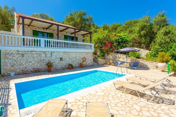 Beautiful villa with private pool and terrace with sea views