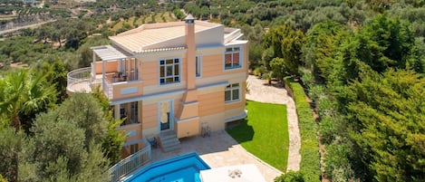 Beautiful villa with private pool and terrace