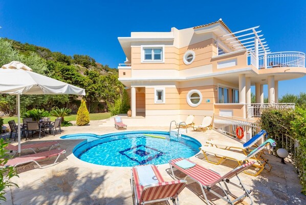 Beautiful villa with private pool and terrace