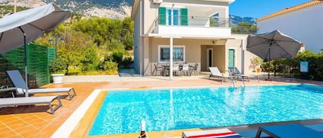 Beautiful villa with private pool and terrace with sea views