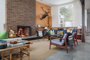 Main living space with architectural design details in floor2ceiling fireplace