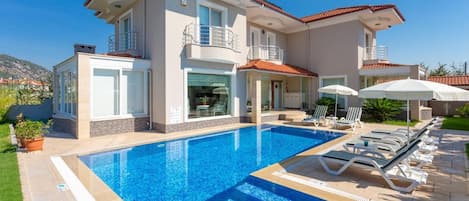 Beautiful villa with private pool and terrace