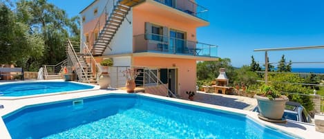 Beautiful villa with private pools and terrace with sea views