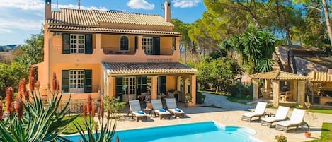 Beautiful villa with private pool, terrace, and lawn