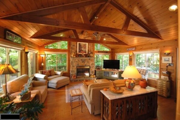 Awesome cabin Style room with 60inch tv and view...