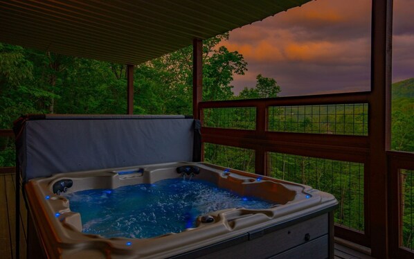 Outdoor spa tub