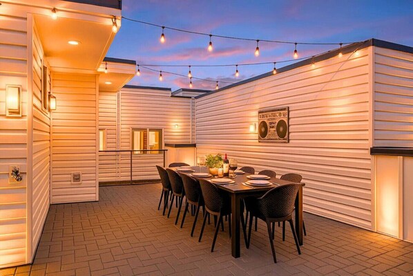 Outdoor dining