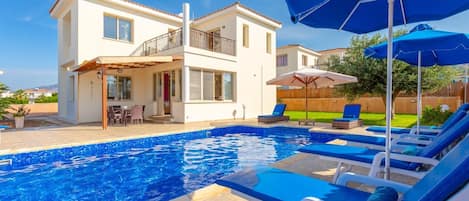 Beautiful villa with private pool and terrace with sea views