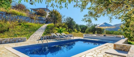 Beautiful Villa with Private Pool, Terrace and Garden