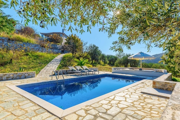 Beautiful Villa with Private Pool, Terrace and Garden