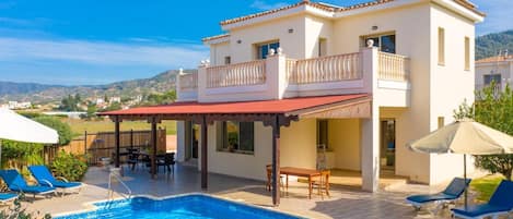 Beautiful villa with private pool and terrace with sea views