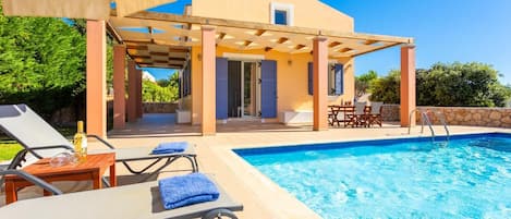 Beautiful villa with private pool and terrace with sea views