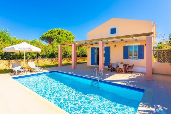 Beautiful villa with private pool and terrace with sea views