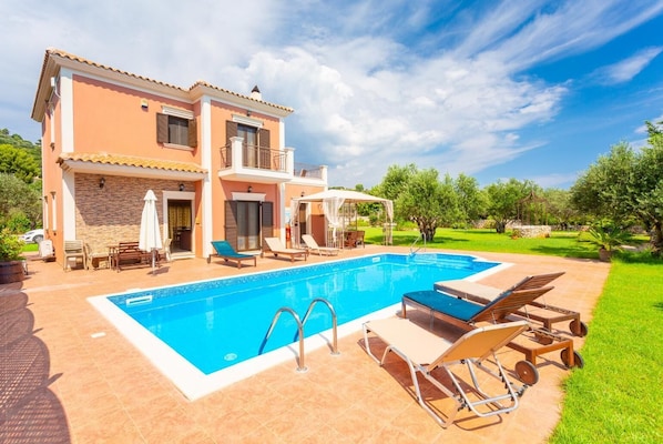 Beautiful villa with private pool and terrace