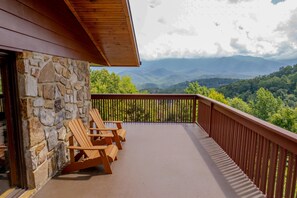 Morning coffee and mountain views!