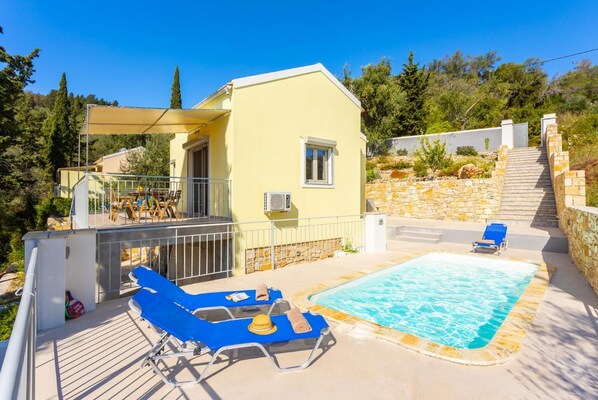 Beautiful villa with private pool and terrace with woodland views