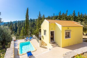 Beautiful villa with private pool and terrace with woodland views