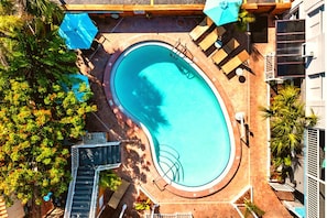 Boutique Beach Retreat Treasure Island . Year round heated pool, directly across the street from one of the most beautiful beaches. 