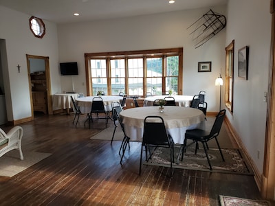 Historic Hardware Inn with River Views: Suite 103