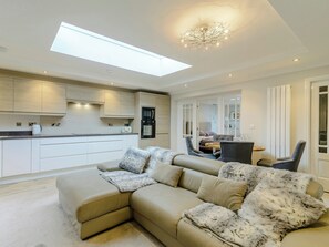 Open plan living space | Friars Corner, Richmond