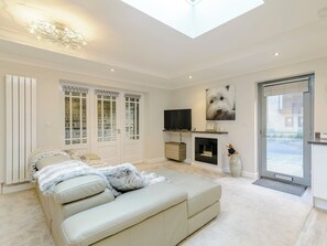 Open plan living space | Friars Corner, Richmond