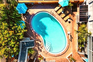 Boutique Beach Retreat Treasure Island . Year round heated pool, directly across the street from one of the most beautiful beaches. 