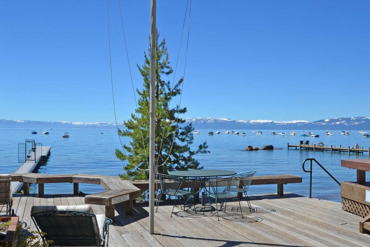 Adorable Lakefront Cabin Complex, with Pier/Buoy, Sandy Beach, shared Deck & Dog Friendly