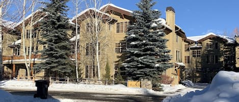 Townhouse in West Ketchum, Bald Mountain Views next to bike path, walk to river.