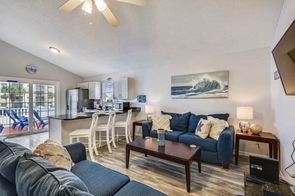 Living Area - Bar Seating - Fully Stocked Kitchen