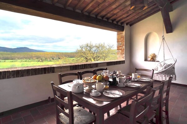 Outdoor dining
