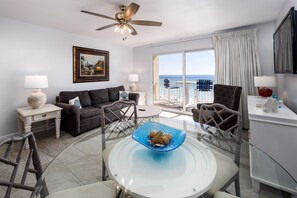 Living and Dining Room View - Calm and collective living/dining area.