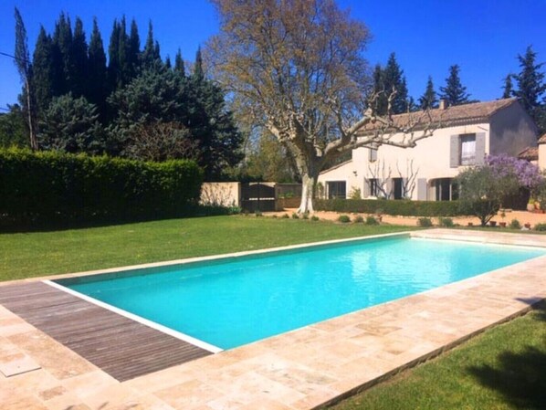 Holiday rental PLAN-D'ORGON house for rent 8 people swimming pool