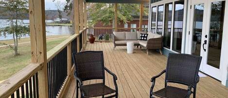 This beautiful porch overlooks the main channel!!