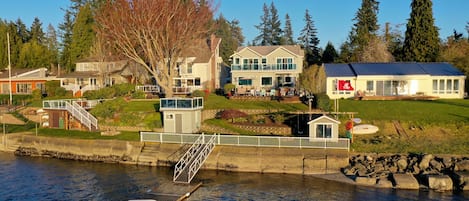 24' dock to pull your boat, jetski up to, or jump on the supplied kayaks from. 