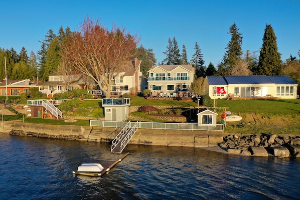 24' dock to pull your boat, jetski up to, or jump on the supplied kayaks from. 