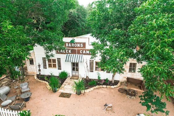 Barons Creek Camp - Main House surrounded by Pecan and Oak Trees