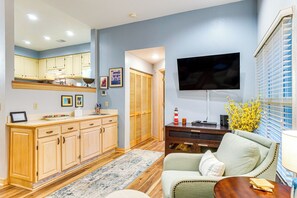 Living Room | Free WiFi | TV | Wet Bar | Lanai Access | Open Floor Plan