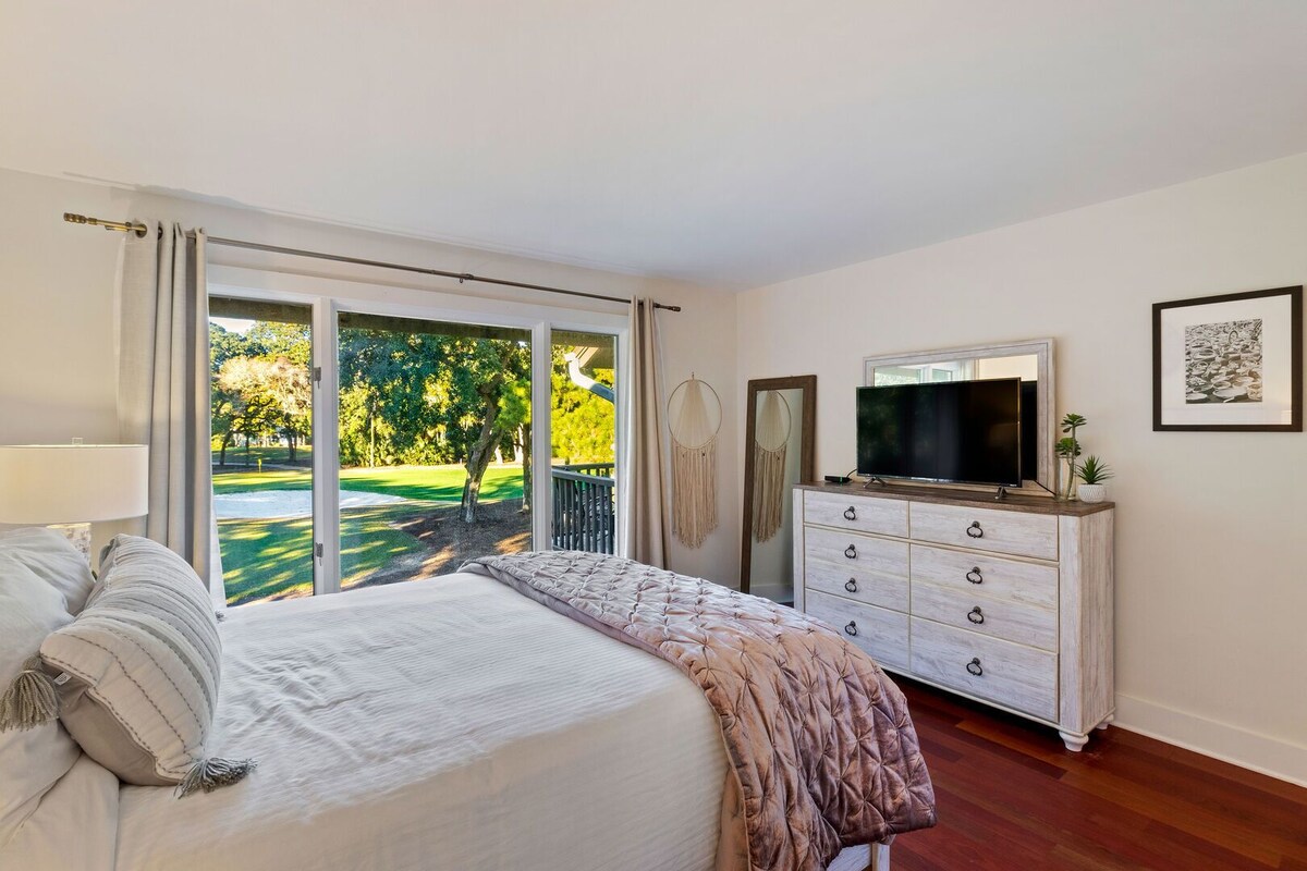SHORT STAYS! Updated 2 bedroom with GOLF VIEWS, West Beach Kiawah Island