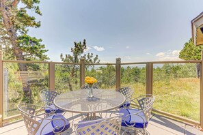 Furnished Patio | Mountain Views | Outdoor Dining