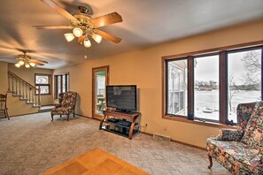 Main Living Space | Flat-Screen TV