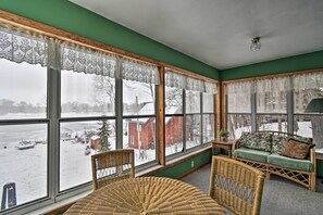 Lakefront Sunroom | Main Floor | DeNeveu Lake