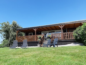 Stugans exteriör [sommar]