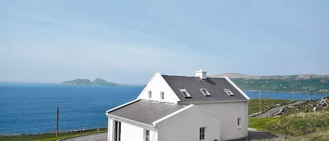 Allaghee Mor Holiday Home, Seaside Holiday Accommodation Available in Ballinskelligs County Kerry