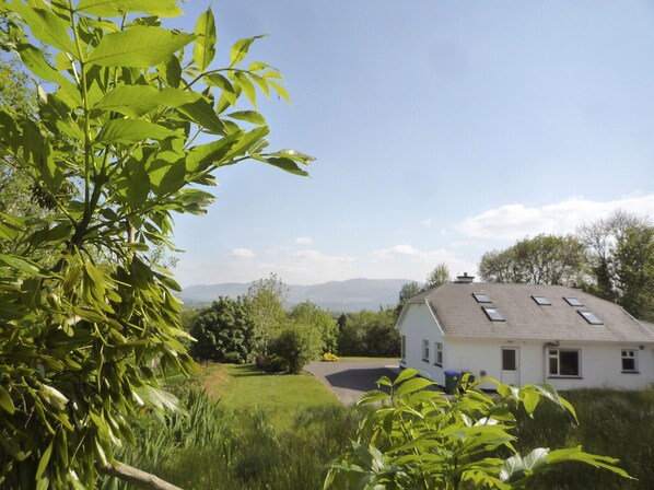 Madams Hill House, Holiday Accommodation Available in Killarney County Kerry