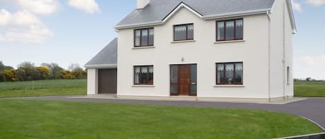 Boherbue Holiday Home Large Pet Friendly Holiday Accommodation near Mallow, County Cork