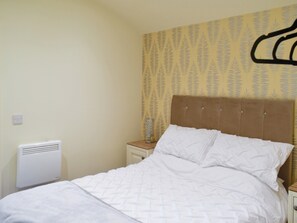 Double bedroom | Shepherds Hut 1 in Kent - The Shepherds Huts at Laddingford, Laddingford, near Maidstone