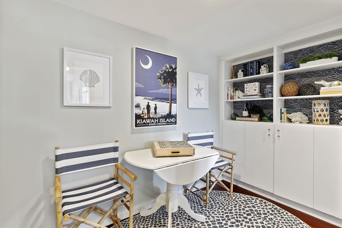 BEACHFRONT Kiawah Villa! 2BR Upscale, Modern! Great West Beach Location!