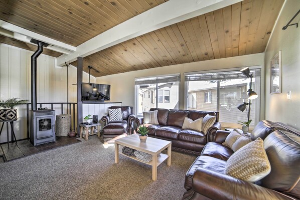 Mammoth Lakes Vacation Rental | 2BR | 2BA | Private 2-Story Condo | 1,098 Sq Ft