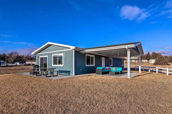 Lake McConaughy Vacation Rental | 3BR | 2BA | 1,400 Sq Ft | Step-Free Access